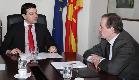 Hido Biscevic (right), RCC Secretary General, met with Nikola Poposki, Minister of Foreign Affairs of The Former Yugoslav Republic of Macedonia, in Skopje on 6 March 2012. (Photo: Courtesy of Ministry of Foreign Affairs of The Former Yugoslav Republic of Macedonia)