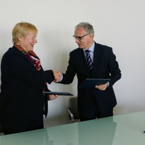RCC Secretary General, Goran Svilanovic (right), and the German Ambassador to Bosnia and Herzegovina, Christiane Hohmann, signed an agreement on financial grant to support RCC’s public awareness activities, on 10 April 2017, in Sarajevo, BiH. (Photo: RCC/Alma Arslanagic-Pozder)