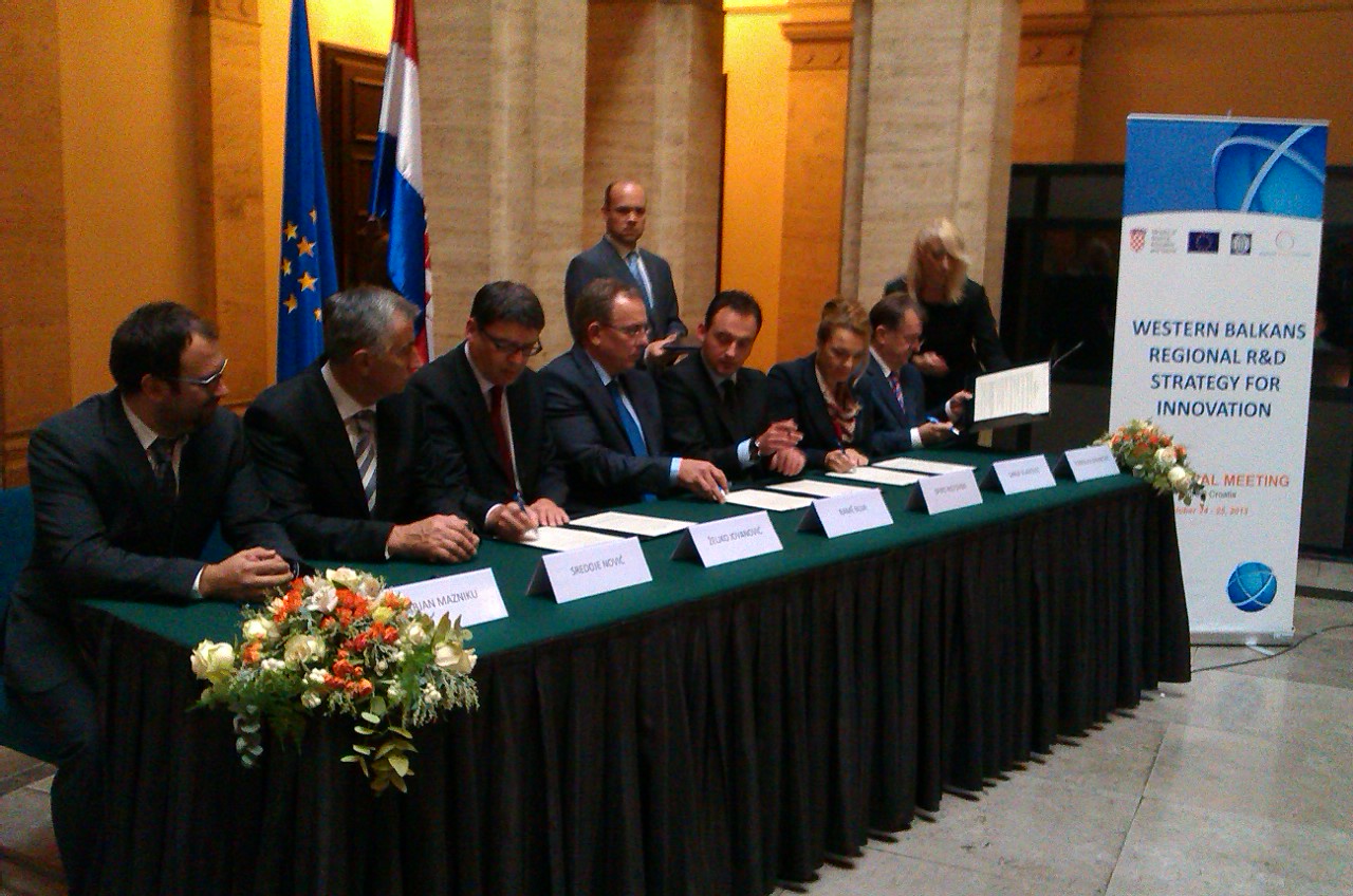 Ministers of science from the region adopt the Western Balkans Regional Research and Development Strategy for Innovation in Zagreb, Croatia, on 25 october 2013 with support of RCC, WB and EC (Photo: RCC/Dinka Zivalj)