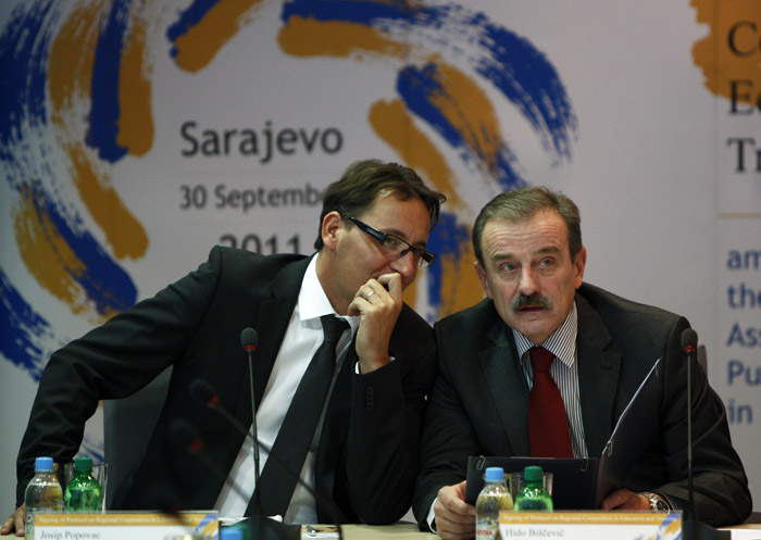 Hido Biščević, RCC Secretary General (right) and Josip Popovac, President, European Association of Public Service Media in South East Europe, at the signing of Protocol on Regional Cooperation in Education and Training among members of the Association, in Sarajevo, BiH, on 30 September 2011. (Photo: RCC/Dado Ruvic)