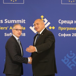 RCC Secretary General Goran Svilanovic with the host of the EU-Western Balkans Summit in Sofia, Prime Minister of Bulgaria Boyko Borissov on 17 May 2018 (Photo: https://tvnewsroom.consilium.europa.eu)