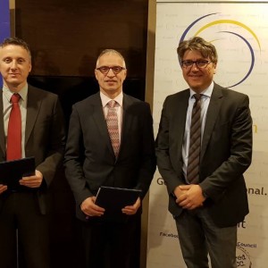 Davor Dubravica, Regional Anti-Corruption Initiative (RAI) Chairperson, RCC's Secretary General Goran Svilanovic and Vladan Joksimovic, RAI's Head of Secretariat at the signing of Memorandum of Understanding between the RCC and RAI on 17 April 2018 in Belgrade (Photo: RCC/Natasa Mitrovic)