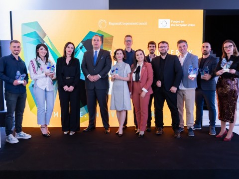 Winners of 2024 Regional Butterfly Innovation Award with RCC's Head of Office of the Secretary General Elda Kalaja and Deputy Prime Minister of Montenegro for Foreign and European Affairs, Filip Ivanovic at an award ceremony on 26 November 2024 in Podgorica (Photo: RCC/Danilo Papic)