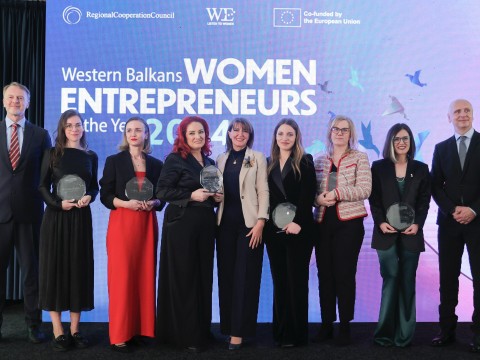 Western Balkans Women Entrepreneurs of the Year 2024 with RCC Secretary General Amer Kapetanovic (on the right), Atifete Jahjaga, Founder and Chairwoman of the Jahjaga Foundation and Former President (in the middle) and Aivo Orav, Head of the EU Office and European Union Special Representative, at the ceremony held on 13 March 2025 in Pristina (Photo: RCC/Valdrin Xhemaj)  