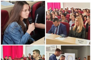Students engaging in discussion on early signs of radicalisation among youth and how to prevent it at the workshop organized in Pristina on 22 May 2019 (Photo: RCC/Natasa Mitrovic)