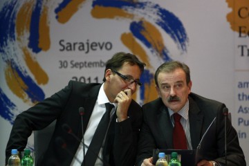 Hido Biščević, RCC Secretary General (right) and Josip Popovac, President, European Association of Public Service Media in South East Europe, at the signing of Protocol on Regional Cooperation in Education and Training among members of the Association, in Sarajevo, BiH, on 30 September 2011. (Photo: RCC/Dado Ruvic)